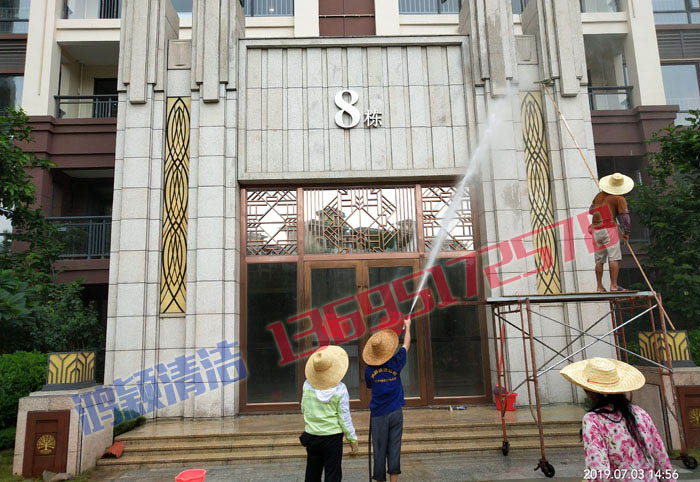 廣寧百盛花園清洗門框